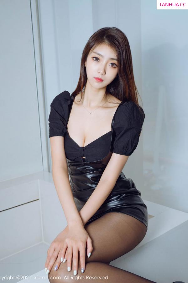 可乐Vicky  清纯美女可樂Vicky 皮裙与美腿YYDS第29张图片